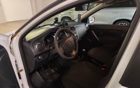 Renault Logan II, 2017 год, 690 000 рублей, 9 фотография