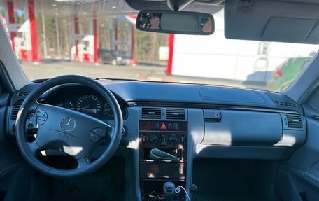 Mercedes-Benz E-Класс, 1999 год, 520 000 рублей, 12 фотография