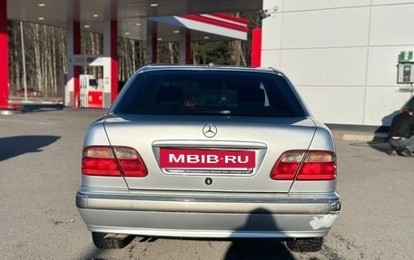 Mercedes-Benz E-Класс, 1999 год, 520 000 рублей, 5 фотография