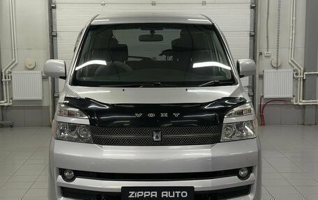 Toyota Voxy II, 2004 год, 1 019 000 рублей, 2 фотография