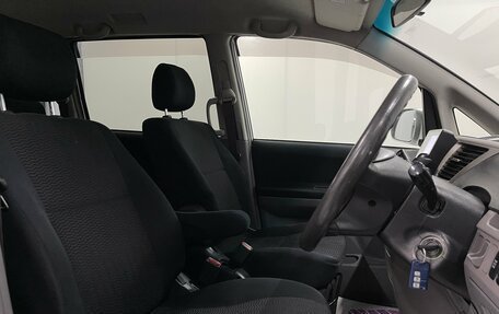 Toyota Voxy II, 2004 год, 1 019 000 рублей, 16 фотография