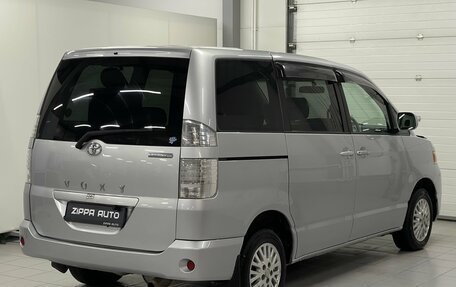 Toyota Voxy II, 2004 год, 1 019 000 рублей, 4 фотография