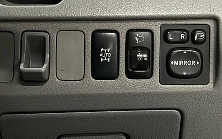 Toyota Voxy II, 2004 год, 1 019 000 рублей, 14 фотография