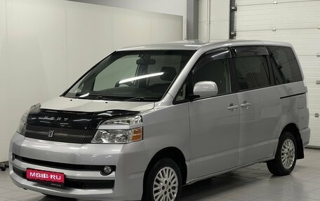 Toyota Voxy II, 2004 год, 1 019 000 рублей, 3 фотография