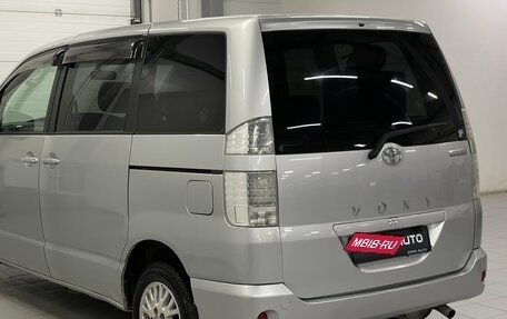 Toyota Voxy II, 2004 год, 1 019 000 рублей, 7 фотография