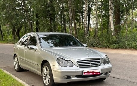 Mercedes-Benz C-Класс, 2003 год, 600 000 рублей, 1 фотография
