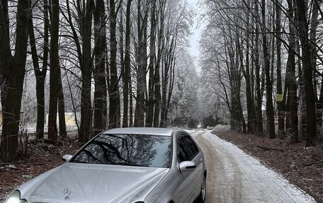 Mercedes-Benz C-Класс, 2003 год, 600 000 рублей, 3 фотография