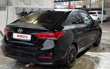 Hyundai Solaris II рестайлинг, 2017 год, 900 000 рублей, 2 фотография