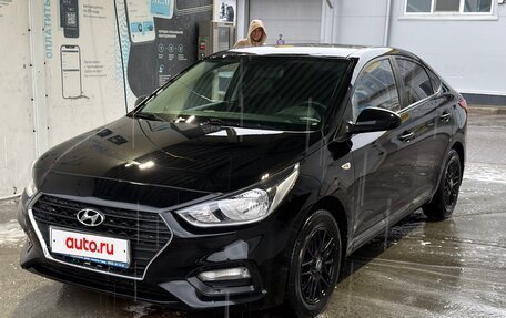 Hyundai Solaris II рестайлинг, 2017 год, 900 000 рублей, 3 фотография