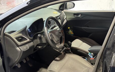 Hyundai Solaris II рестайлинг, 2017 год, 900 000 рублей, 8 фотография