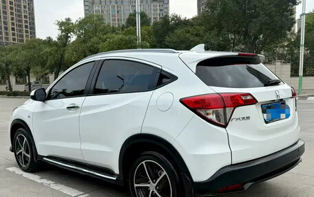 Honda Vezel, 2022 год, 1 280 000 рублей, 6 фотография
