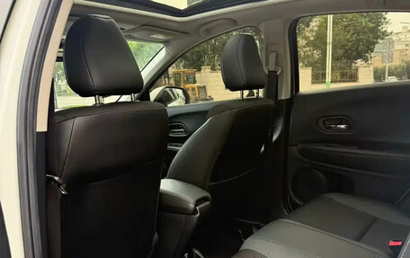 Honda Vezel, 2022 год, 1 280 000 рублей, 9 фотография