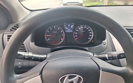 Hyundai Solaris II рестайлинг, 2011 год, 750 000 рублей, 12 фотография