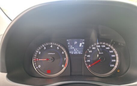 Hyundai Solaris II рестайлинг, 2011 год, 750 000 рублей, 11 фотография