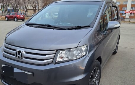 Honda Freed I, 2012 год, 950 000 рублей, 3 фотография
