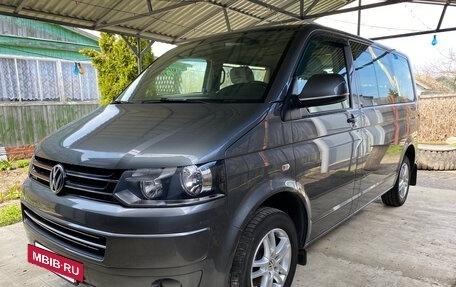 Volkswagen Caravelle T5, 2014 год, 2 750 000 рублей, 3 фотография