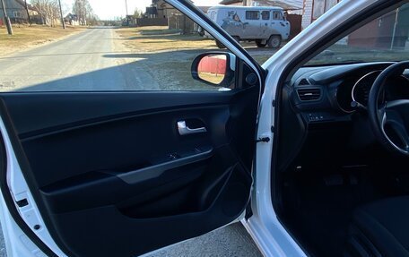 KIA Rio III рестайлинг, 2015 год, 1 020 000 рублей, 27 фотография