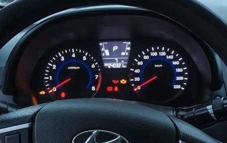 Hyundai Solaris II рестайлинг, 2012 год, 730 000 рублей, 5 фотография