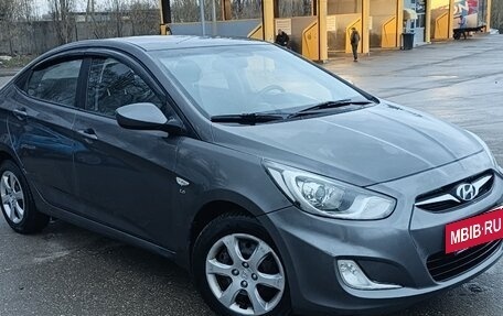 Hyundai Solaris II рестайлинг, 2012 год, 730 000 рублей, 2 фотография