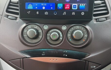 Mitsubishi Grandis, 2003 год, 599 000 рублей, 15 фотография