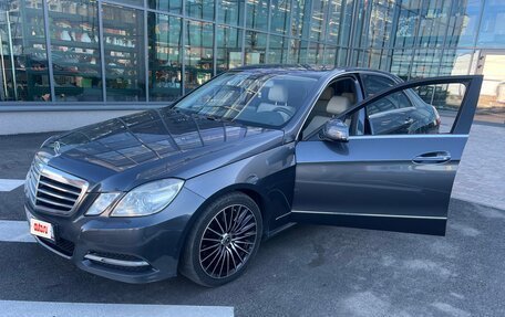 Mercedes-Benz E-Класс, 2010 год, 1 130 000 рублей, 3 фотография