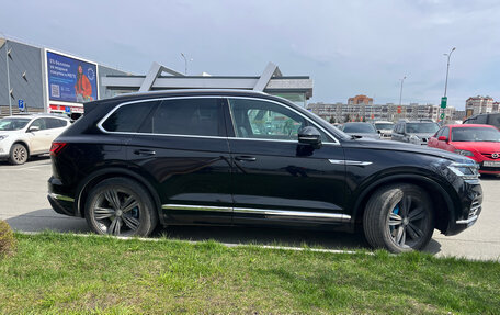 Volkswagen Touareg III, 2018 год, 4 800 000 рублей, 3 фотография