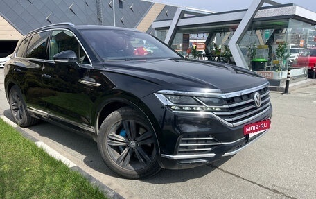 Volkswagen Touareg III, 2018 год, 4 800 000 рублей, 2 фотография
