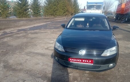 Volkswagen Jetta VI, 2011 год, 900 000 рублей, 3 фотография
