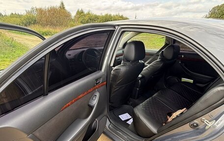 Toyota Avensis III рестайлинг, 2004 год, 500 000 рублей, 6 фотография