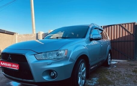 Mitsubishi Outlander III рестайлинг 3, 2010 год, 1 050 000 рублей, 2 фотография