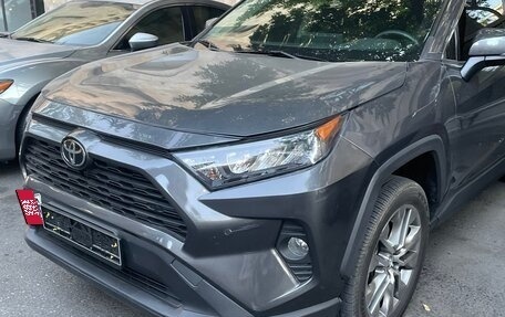 Toyota RAV4, 2019 год, 3 000 000 рублей, 2 фотография