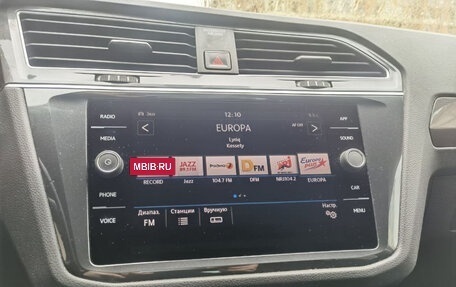 Volkswagen Tiguan II, 2018 год, 2 600 000 рублей, 13 фотография