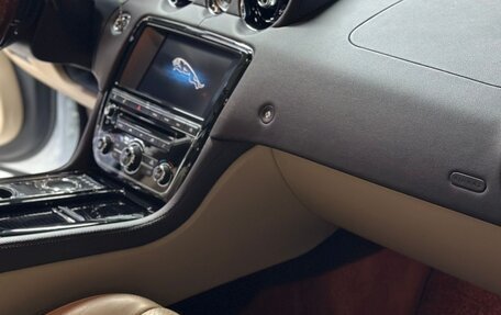 Jaguar XJ IV (X351), 2015 год, 3 800 000 рублей, 10 фотография