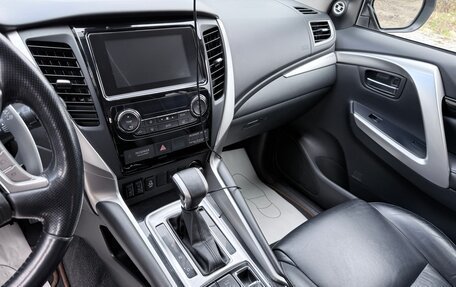 Mitsubishi Pajero Sport III рестайлинг, 2019 год, 3 150 000 рублей, 23 фотография