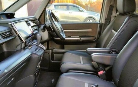 Honda Stepwgn IV, 2021 год, 2 170 000 рублей, 6 фотография