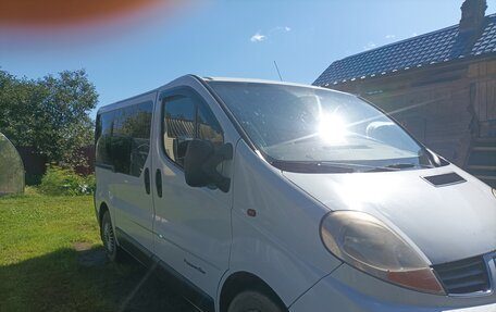 Renault Trafic, 2007 год, 1 000 000 рублей, 2 фотография