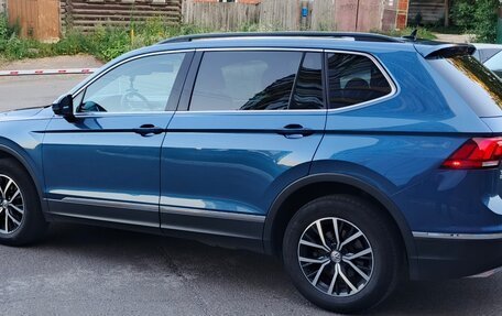 Volkswagen Tiguan II, 2019 год, 2 620 000 рублей, 3 фотография