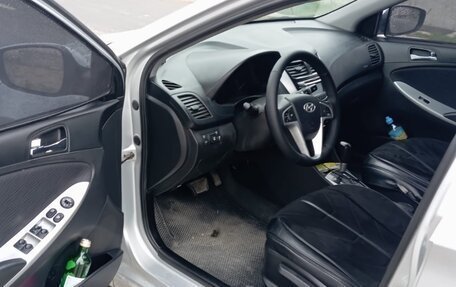 Hyundai Solaris II рестайлинг, 2012 год, 620 000 рублей, 2 фотография