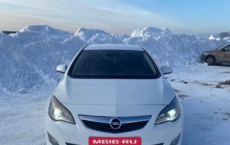Opel Astra J, 2011 год, 605 000 рублей, 2 фотография