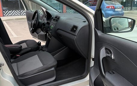 Volkswagen Polo VI (EU Market), 2012 год, 750 000 рублей, 18 фотография