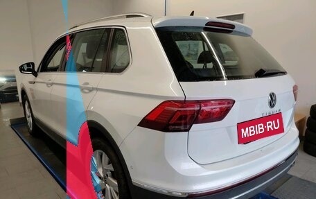 Volkswagen Tiguan II, 2021 год, 2 750 000 рублей, 3 фотография