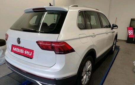 Volkswagen Tiguan II, 2021 год, 2 750 000 рублей, 4 фотография