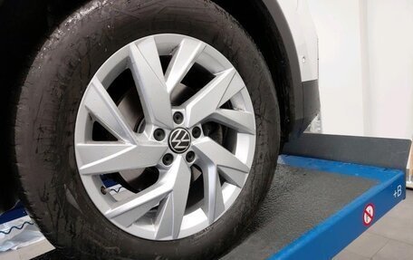 Volkswagen Tiguan II, 2021 год, 2 750 000 рублей, 17 фотография