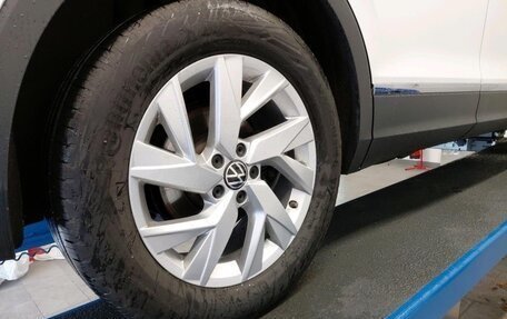 Volkswagen Tiguan II, 2021 год, 2 750 000 рублей, 15 фотография