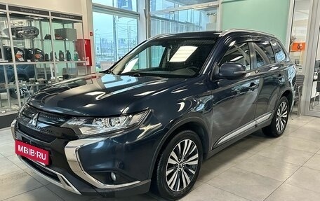 Mitsubishi Outlander III рестайлинг 3, 2019 год, 1 699 000 рублей, 1 фотография