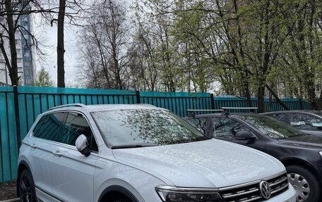 Volkswagen Tiguan II, 2019 год, 3 599 000 рублей, 2 фотография