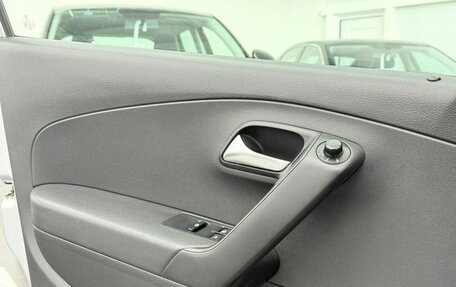 Volkswagen Polo VI (EU Market), 2013 год, 900 000 рублей, 10 фотография