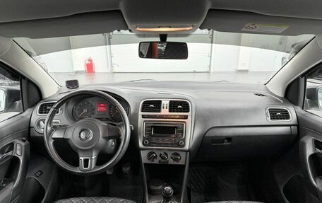Volkswagen Polo VI (EU Market), 2013 год, 900 000 рублей, 18 фотография