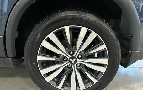 Mitsubishi Outlander III рестайлинг 3, 2019 год, 1 699 000 рублей, 14 фотография