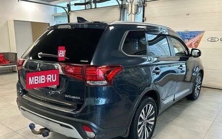 Mitsubishi Outlander III рестайлинг 3, 2019 год, 1 699 000 рублей, 3 фотография